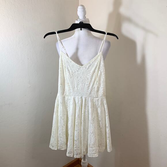 Dresses & Skirts - White lace dress size S